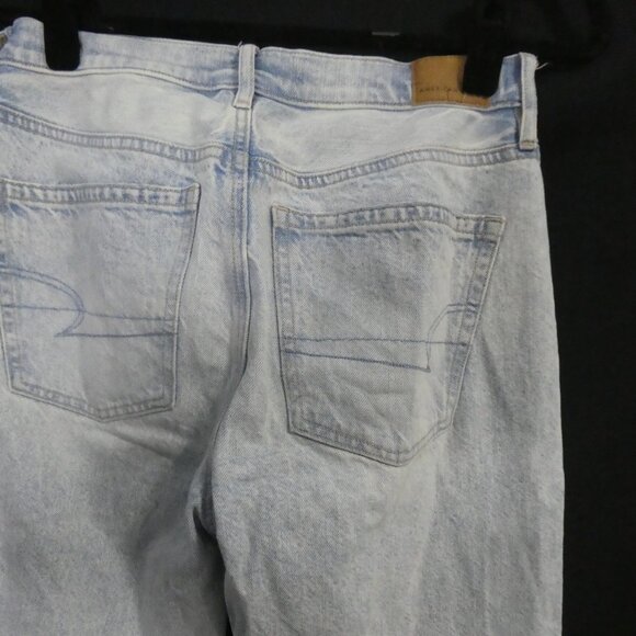 AMERICAN EAGLE | size 2 - short | Light Wash Straight Leg Jeans - Picture 12 of 16